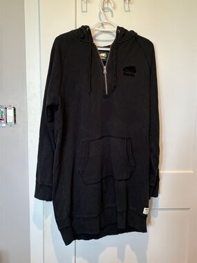 Roots Black Long-Sleeve Hoodie Dress. B16